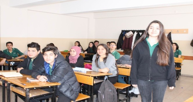 Liseli öğrenci 15 Temmuz gecesini yazdığı yarışmada birinci oldu