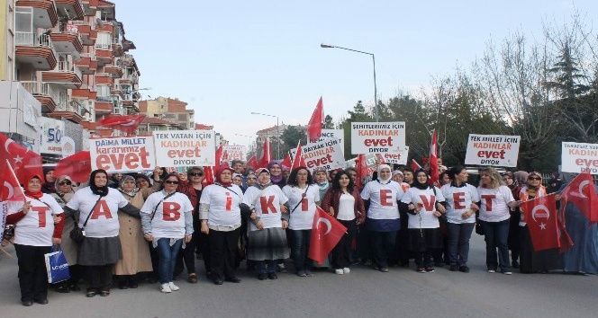 Afyonkarahisar’da Bakan Eroğlu’nun katılımı ile “evet” yürüyüşü düzenlendi
