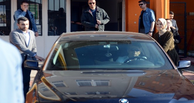 Cumhurbaşkanı Erdoğan’ın kızı ve damadı oy kullandı