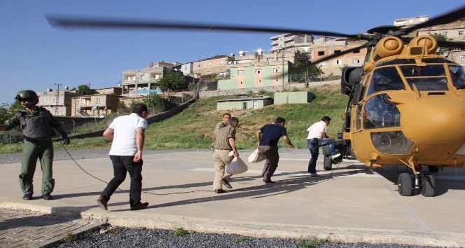 Siirt’te oy torbaları helikopterle taşındı