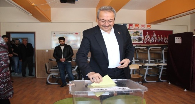 Nevşehir Belediye Başkanı Ünver, oyunu kullandı