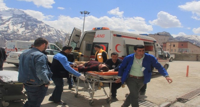 Hakkari’de yaralanan 8 askerin tedavisi sürüyor