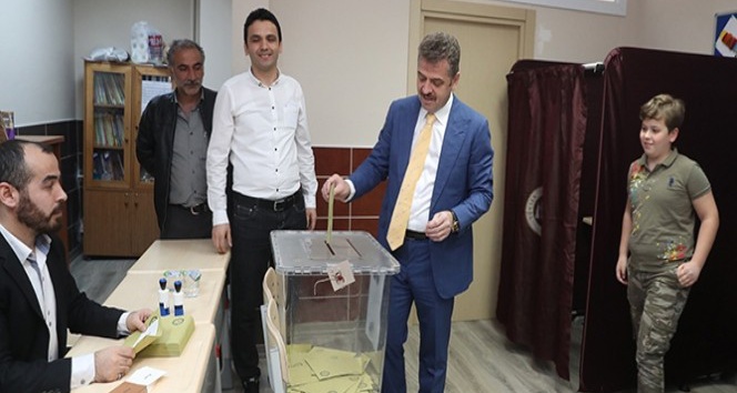 Başkan Usta ve ailesi oyunu Gazikent İlkokulu’nda kullandı