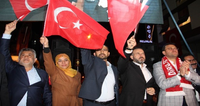 Vatandaşlar Nevşehir’de referandum sevincini kutladı