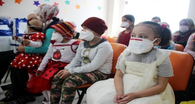 Lösemi tedavisi gören 4 çocuk yapılan kutlama ile taburcu edildi