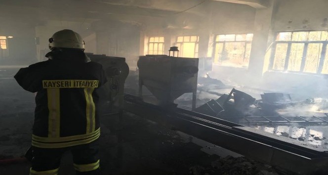 Eski un fabrikasında yangın çıktı