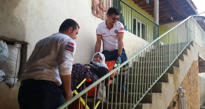 Afyonkarahisar’da 341 hasta sağlık ekiplerinin yardımı ile oy kullandı