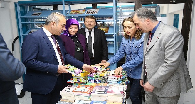 Altınordu Belediyesinden kütüphaneye kitap bağışı