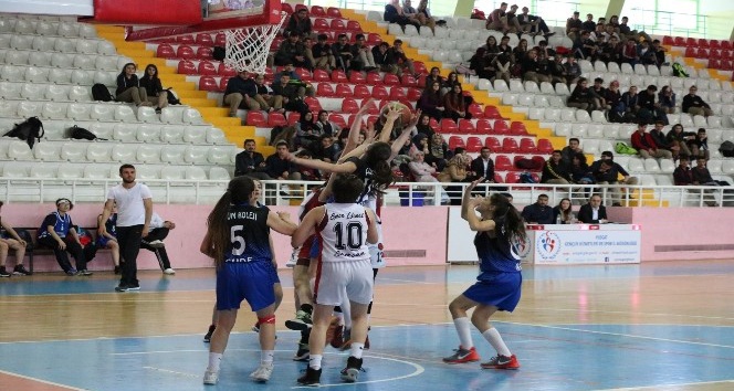 Çözüm Koleji’nin perileri son 16’ya yükseldi