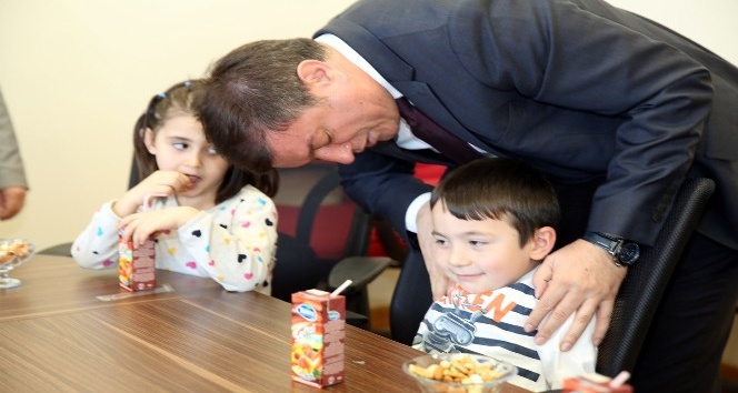 Minik öğrencilerinden Rektör Ayrancı’ya ziyaret