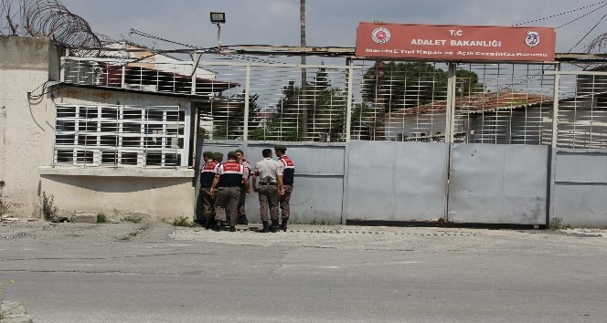 Mersin’deki cezaevinde çıkan arbedede 3 infaz koruma memuru yaralandı