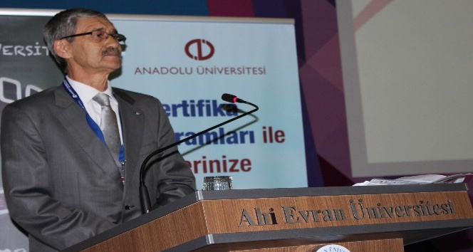 Anadolu Üniversitesi başarılı öğrencileriyle buluşmaya devam ediyor