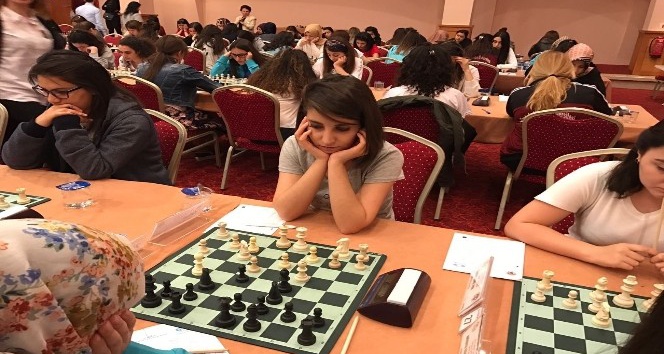 Öğrenciler Üniversitelerarası Satranç Şampiyonasından başarıyla döndü