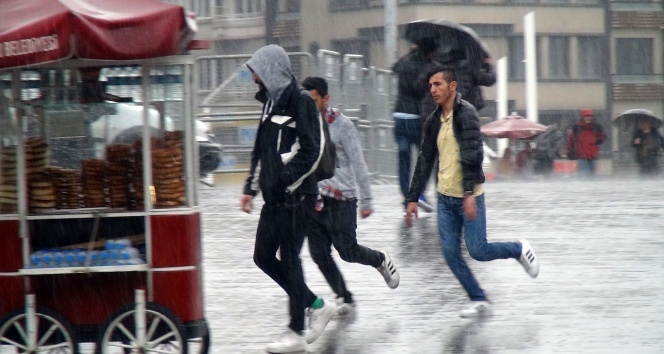 İstanbul'da sağanak yağış - 20 Nisan 2017