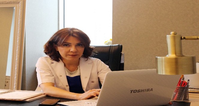 Aquashine uygulaması cildi parlak, sıkı ve sağlıklı hale getiriyor