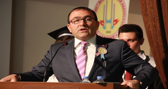 Dr. Sadık Ahmet Mesleki ve Teknik Anadolu Lisesi’nde mezuniyet sevinci