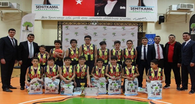 23 Nisan Basketbol şampiyonluk kupası Gaziantep Kolej Vakfı’nın oldu