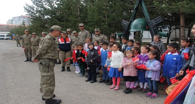 Öğrencilerden İl Jandarma Komutanlığına ziyaret