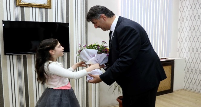 Rektör Polat, koltuğunu Ceylin Yılmaz’a devretti