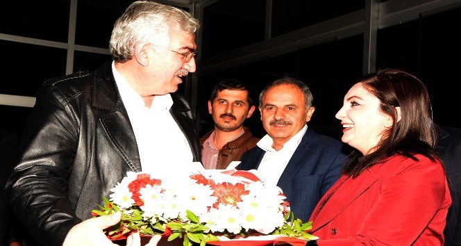 AK Parti Erzurum İl Başkanı Mehmet Emin Öz: “Erzurumlu hemşehrilerimizle iftihar ediyoruz”