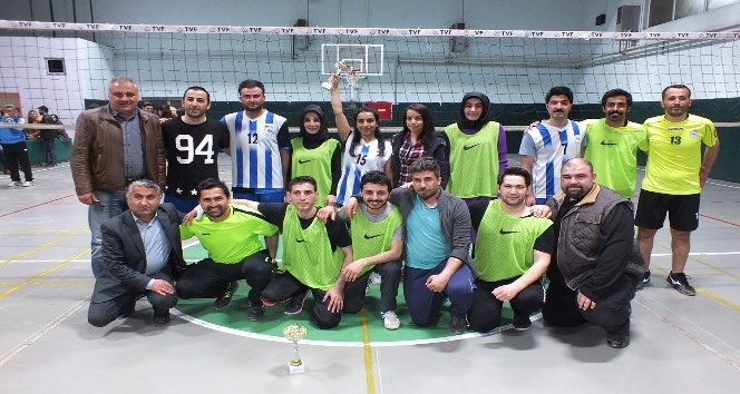 Hakkari’de öğretmenler arası voleybol turnuvası