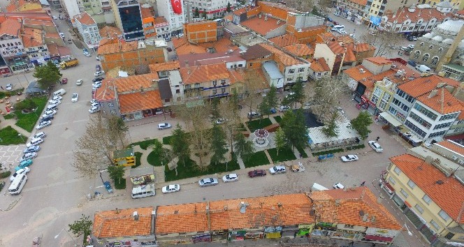 Beyşehir’de yenilenen şadırvan meydanı göz kamaştırıyor