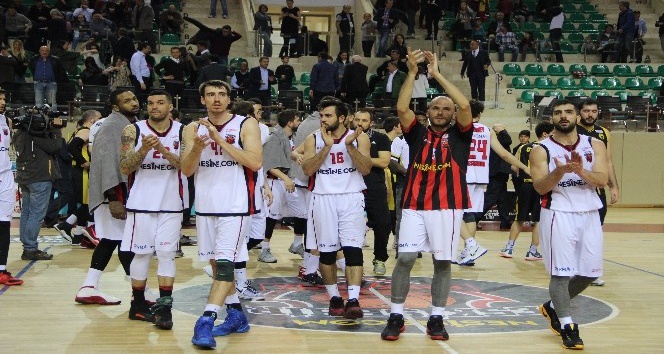 Eskişehir Basket sezonu galibiyetle noktaladı