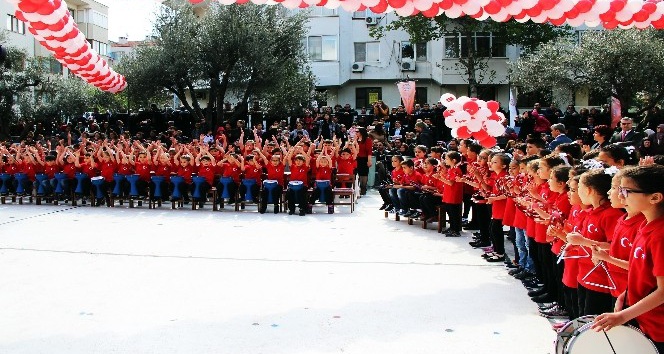 155 öğrenci tek ses 23 Nisan’ı kutladı