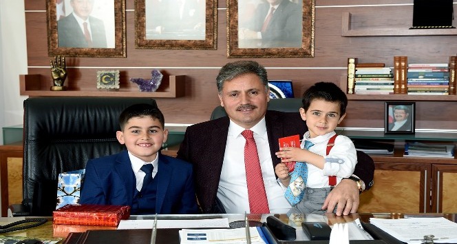 Başkan Çakır koltuğunu Yasin Alper Türkmen’e  devretti