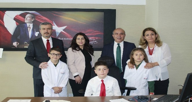 Medova Hastanesi yöneticileri koltuklarını 23 Nisan’da çocuklara bıraktı