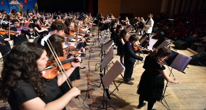 Kepez’de 200 çocuktan müzikli 23 Nisan kutlaması