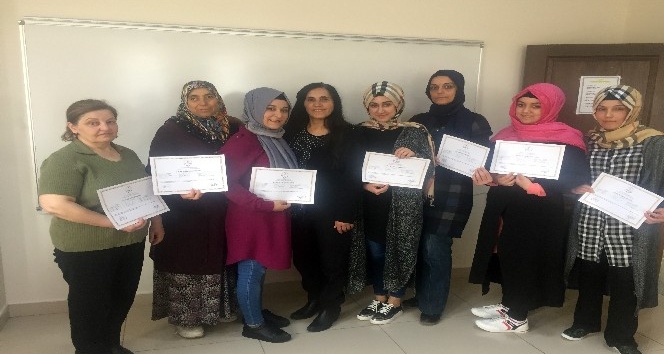 Pursaklarlı kadınlar İngilizce sertifikası aldı