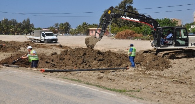 Karataş Tuzla Mahallesi’ne yeni kanalizasyon hattı döşeniyor