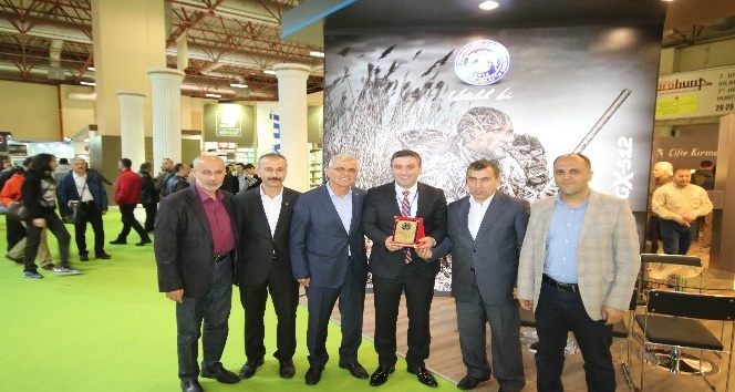 Özaltun, İstanbul’daki fuarda silah üreticileriyle buluştu