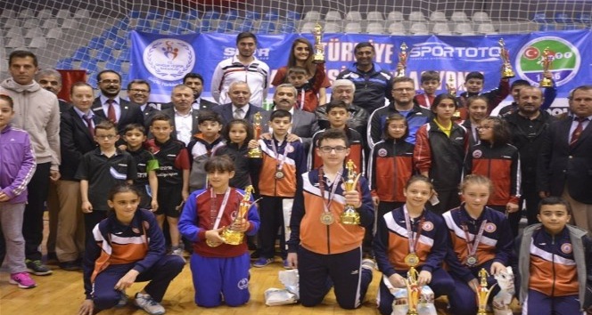 Tokat’taki masa tenisi en iyi 12’ler şampiyonası sona erdi