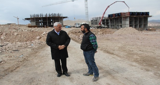 İncesu Belediye Başkanı Zekeriya Karayol TOKİ şantiyesini ziyaret etti