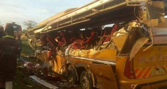 Kenya’da petrol tankeri ile otobüs çarpıştı: 26 ölü