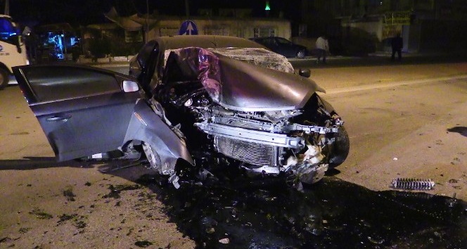 Konya’da otomobil elektrik direğine çarptı: 1 ölü, 1 yaralı