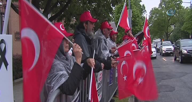ABD’de Türkler ve Ermenilerden karşıt protesto