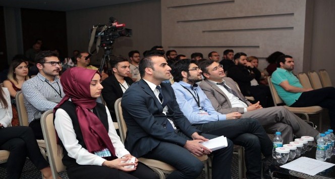 Gençler Antalya’da yerel basının dijital dönüşümünü tartıştı