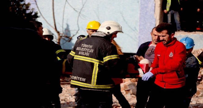 Giresun’da olimpik yüzme havuzu inşaatında çatıdan düşen işçi yaralandı