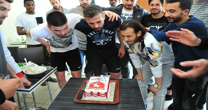 Samsunsporlu futbolcuya doğum günü sürprizi