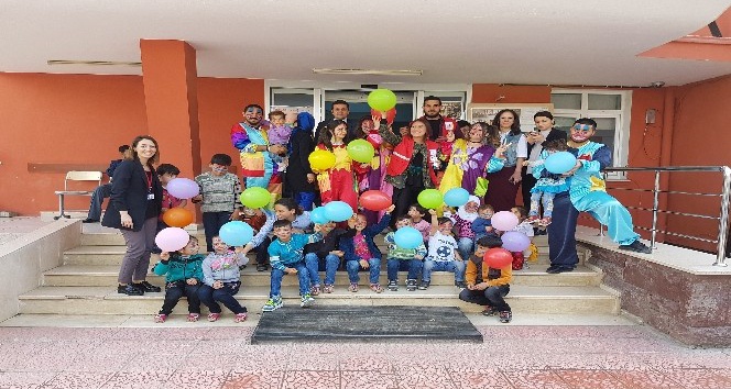 Kızılay, Suriyeli çocukları bayram kutlamasıyla uğurladı