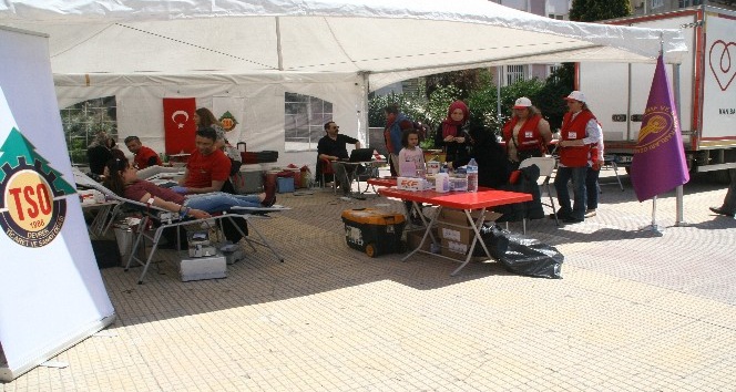 Devrek’te odalarından kan bağışı kampanyası