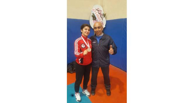 Sökeli Edanur Şenyüz Karate Türkiye Şampiyonasında