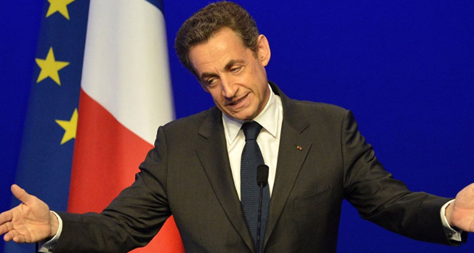 Sarkozy Macron’a oy verecek