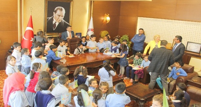 Baro Başkanlığı koltuğunu çocuklar devraldı