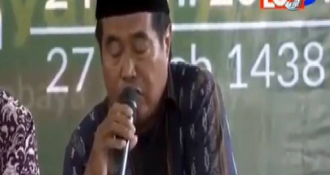 Endonezyalı ünlü hafız canlı yayında hayatını kaybetti