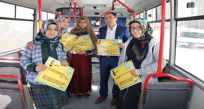 Kısakürek’in şiirleri halk otobüslerine asıldı