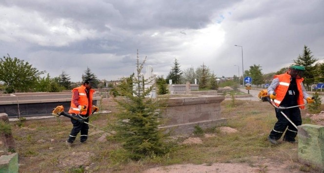 Melikgazi Belediye sınırları içerisindeki 28 mezarlıkta çevre düzenleme çalışması